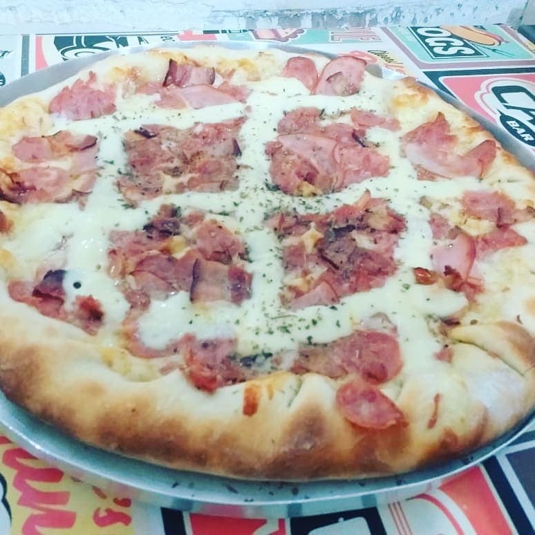 Forneria informal e descontraída que serve variedades de porções incluindo churrasquinhos mistos e pizzas.