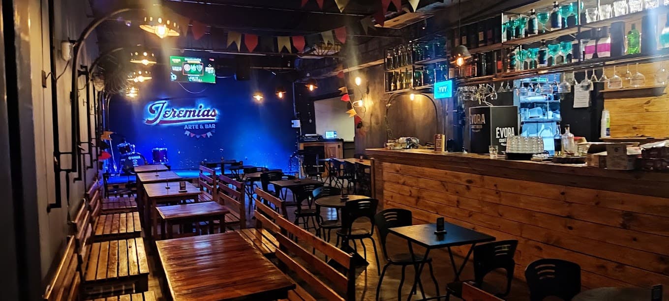 Jeremias arte e bar, desde 2016. Localizado no São Gabriel, zona nordeste de BH. Tem o intuito de ser um bar diferenciado, alternativo e familiar, proporcionando uma experiência única de entretenimento e lazer, através de atrações musicais, eventos, gastronomia, drinks, chopp’s artesanais e um bom atendimento, buscando sempre a melhor opção para o bem estar dos nossos clientes.

O nome Jeremias, foi inspirado na música da banda Legião Urbana,