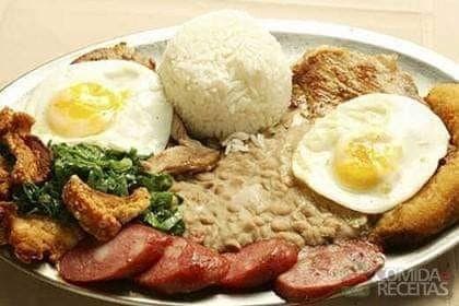 Comida de boteco e drinques em espaço rústico e aconchegante com programação variada de música ao vivo.