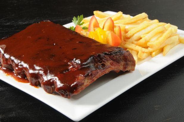 A história do Xico da Carne se confunde com o surgimento de um novo conceito de churrascarias em BH. Com uma proposta diferente, a casa trouxe um ambiente descontraído e informal como marca registrada e rapidamente se destacou pela excelência no preparo das carnes e no atendimento aos clientes. Hoje, 16 anos depois, o Xico da Carne colhe os frutos de ser vanguardista em um dos estilos de bares de mais sucesso e se firmou como parte da história da cidade.